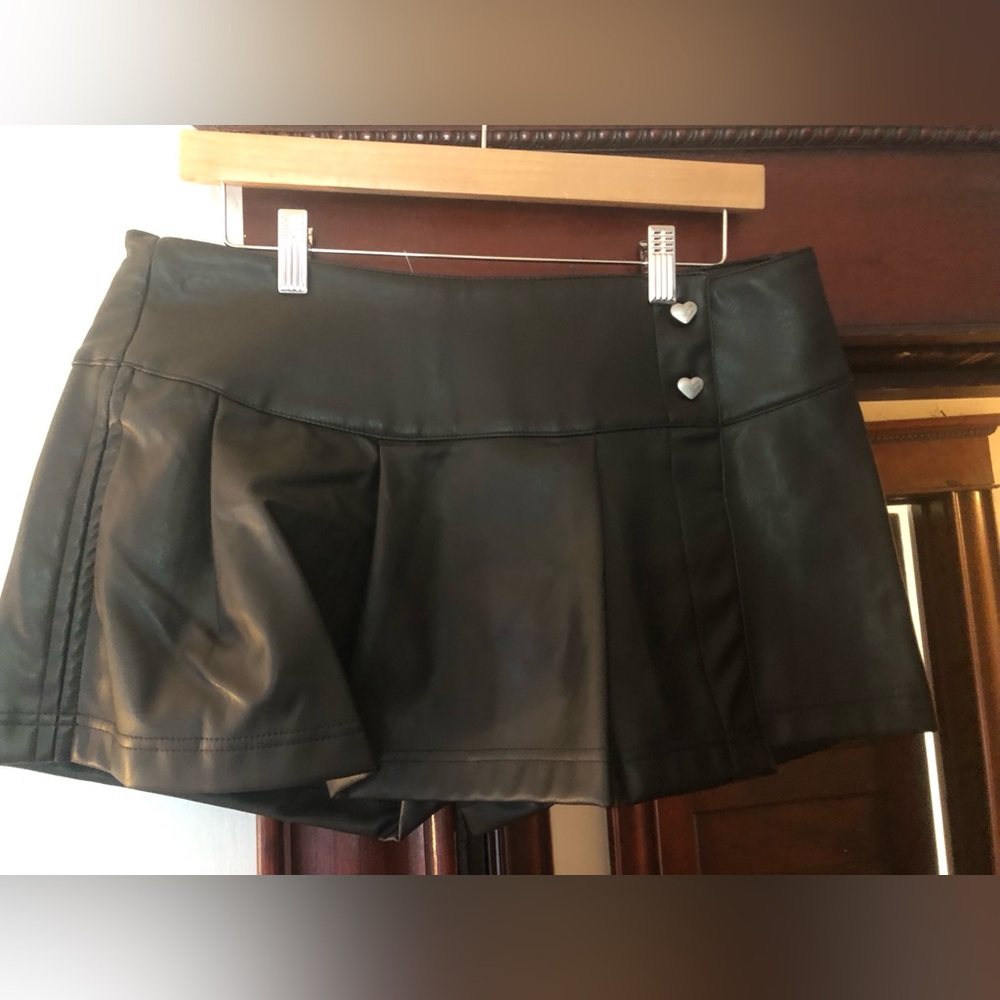 NWT Celebrity pink Black Faux Leather Women’s Shorts with Heart Button Detail